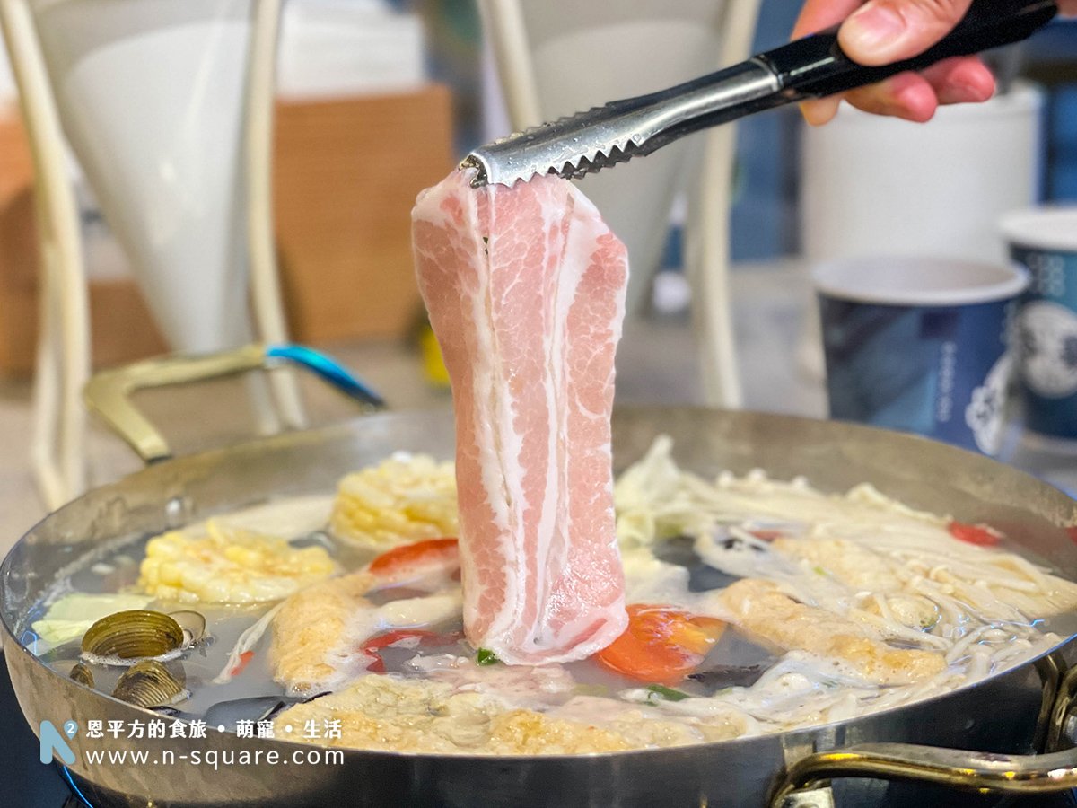 松阪豬肉油脂豐富涮起來肉香濃郁，並帶有獨特的脆彈口感。